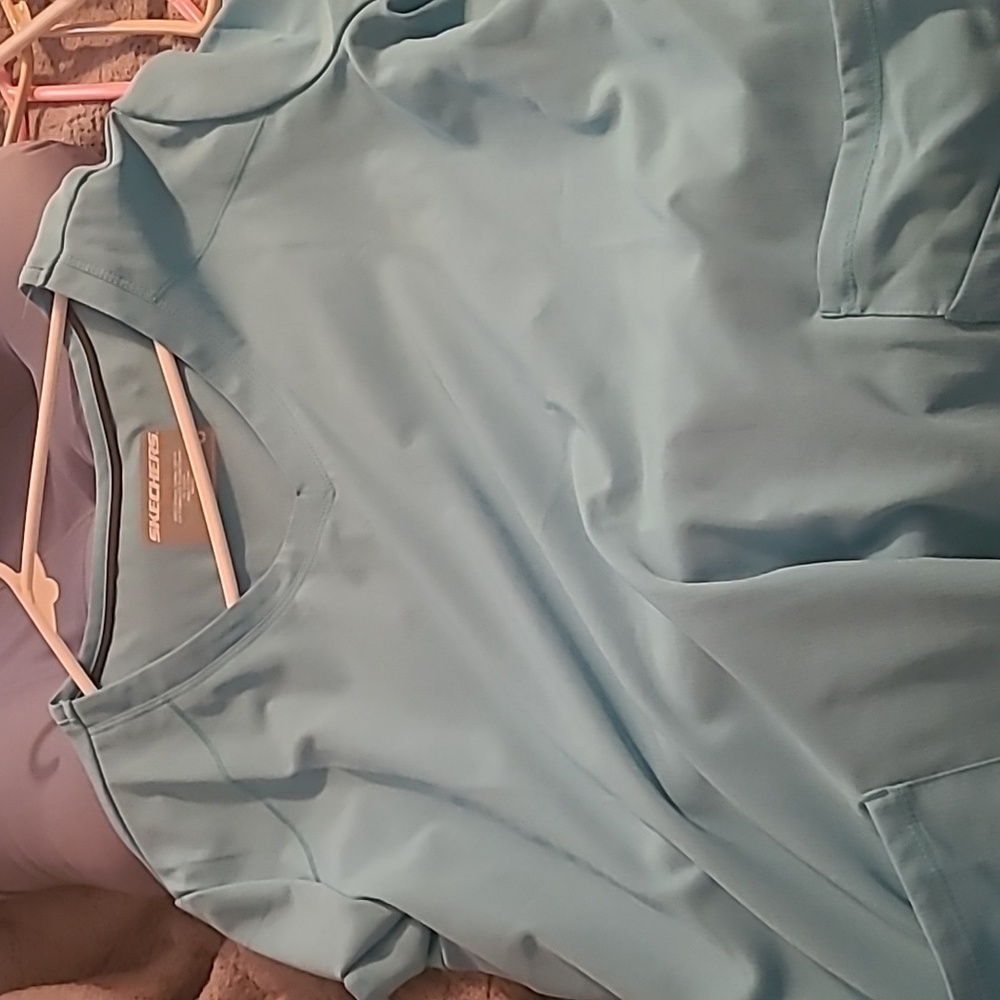 Skechers scrub top size xl